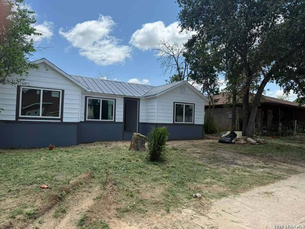 261 Avenue H Poteet TX 78065