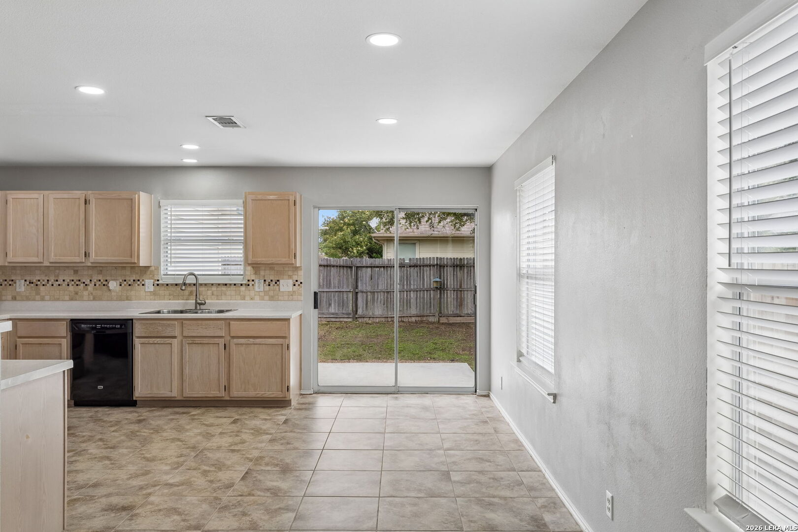 8927 Interlachen Selma TX 78154