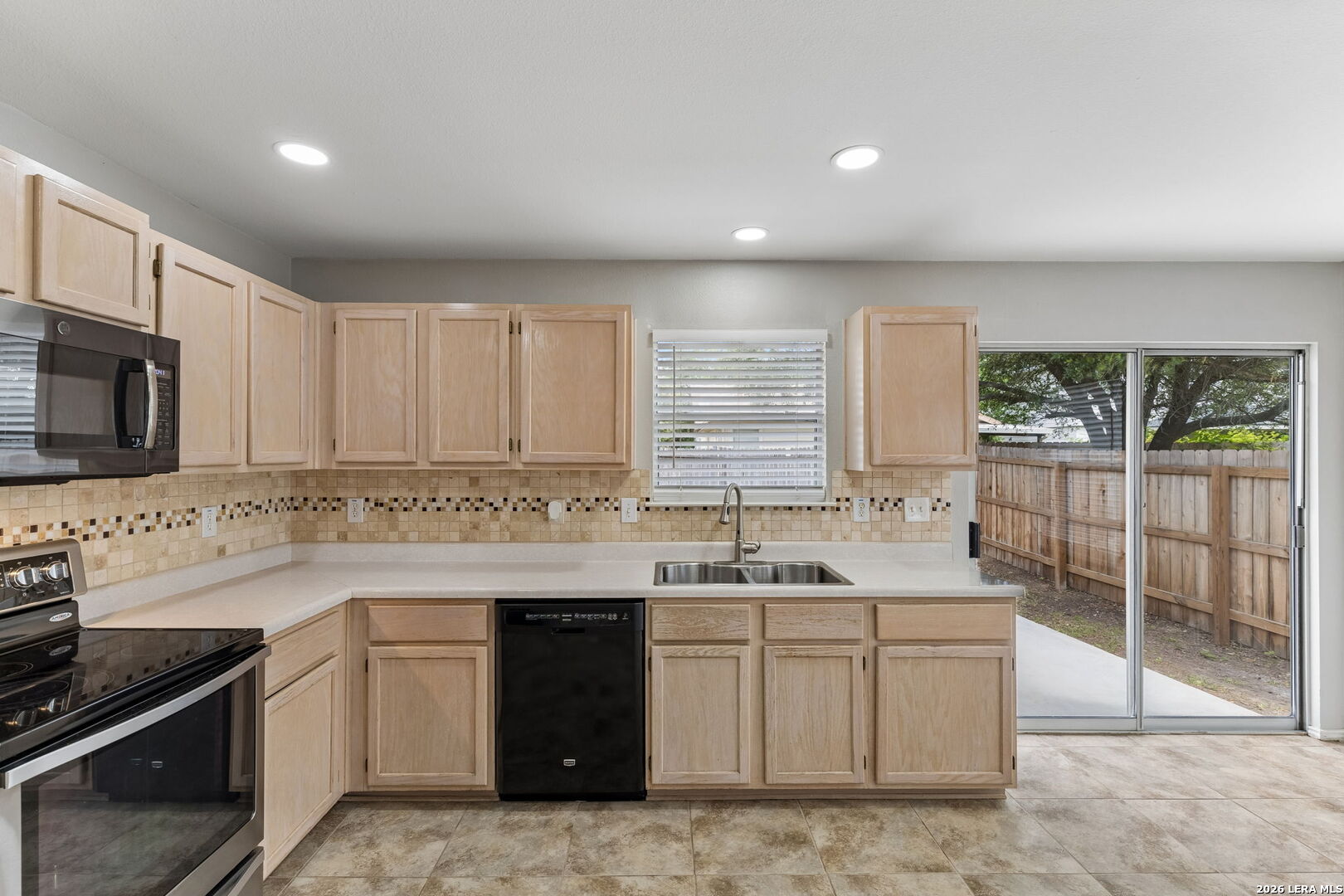 8927 Interlachen Selma TX 78154