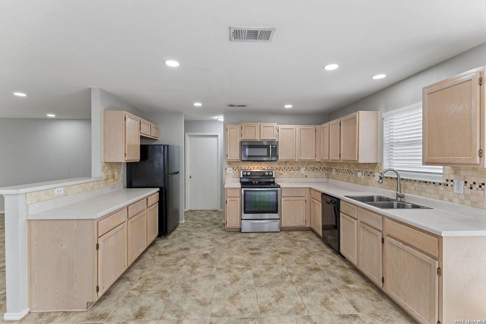 8927 Interlachen Selma TX 78154