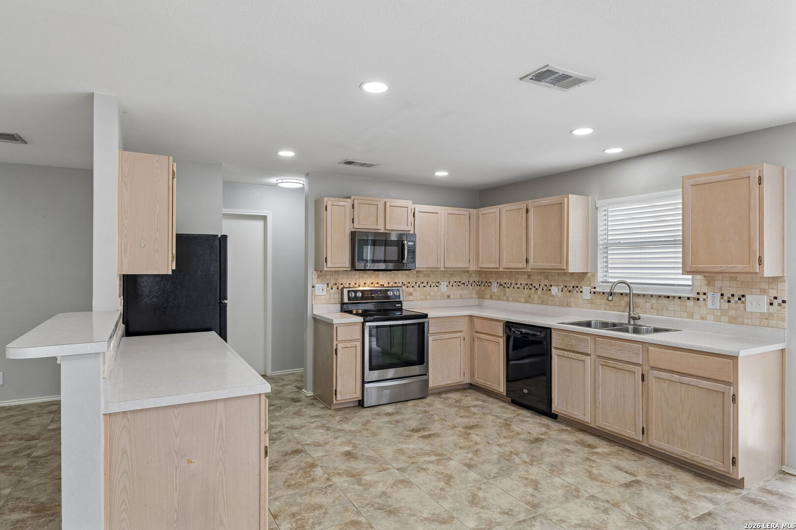 8927 Interlachen Selma TX 78154
