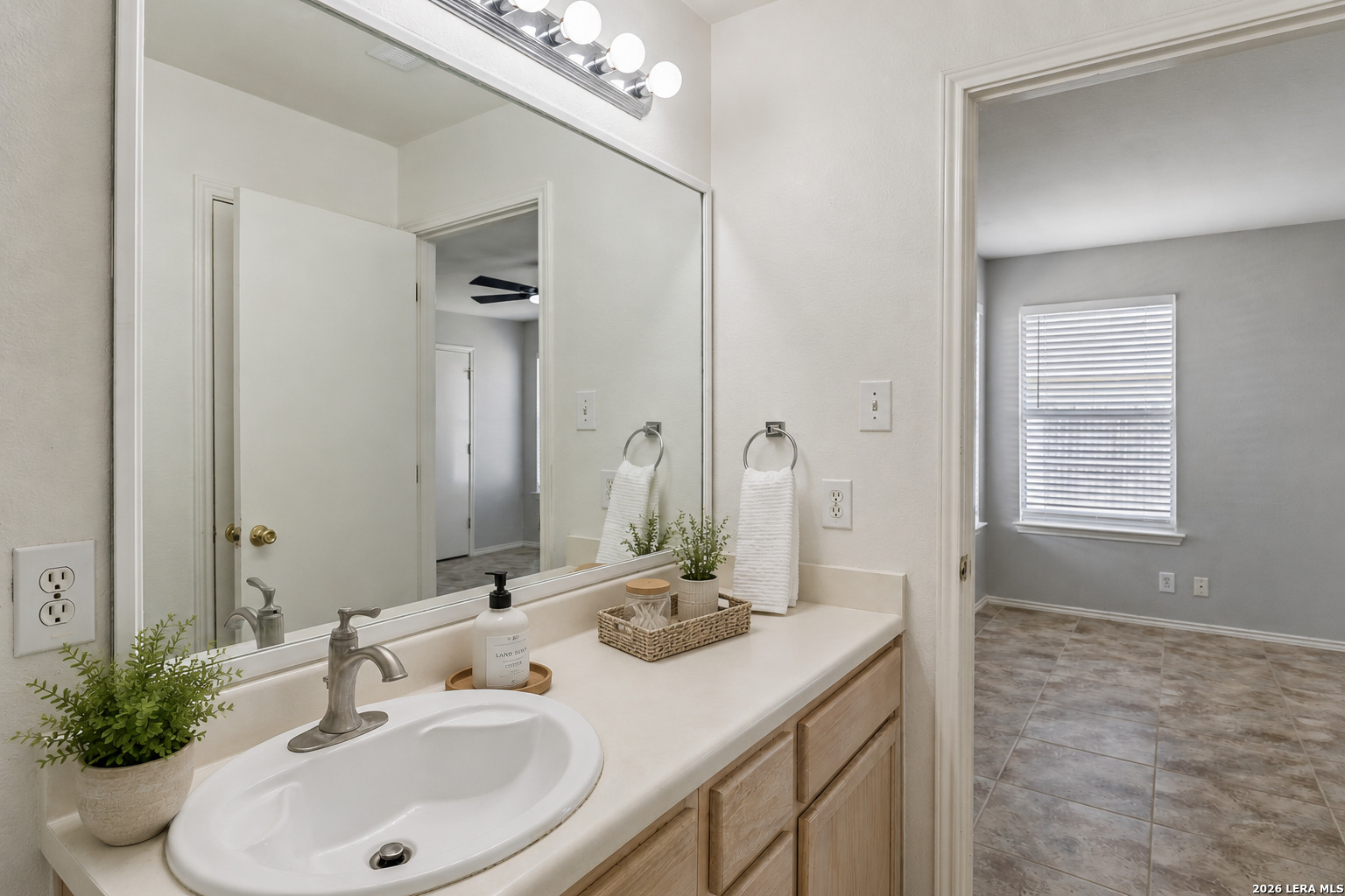 8927 Interlachen Selma TX 78154