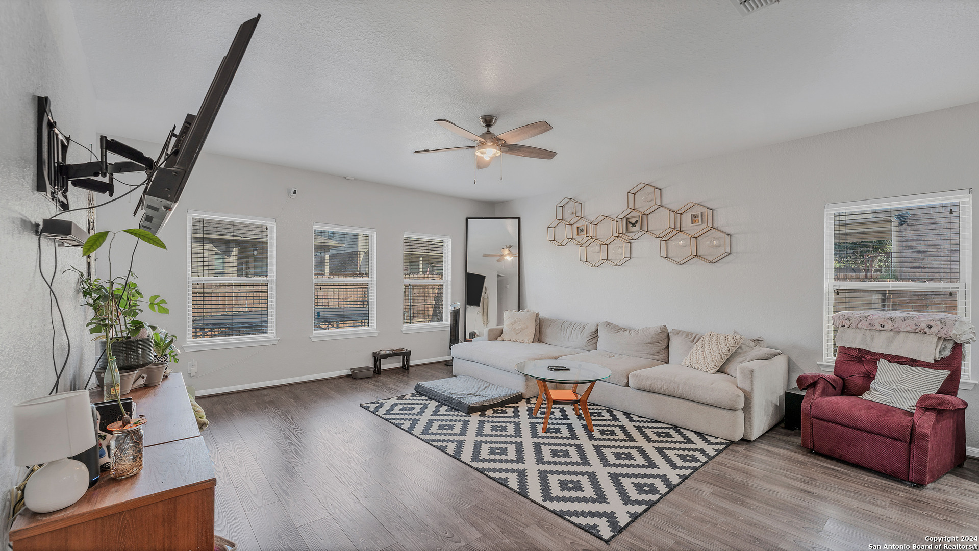 1944 Eastern Finch New Braunfels TX 78130