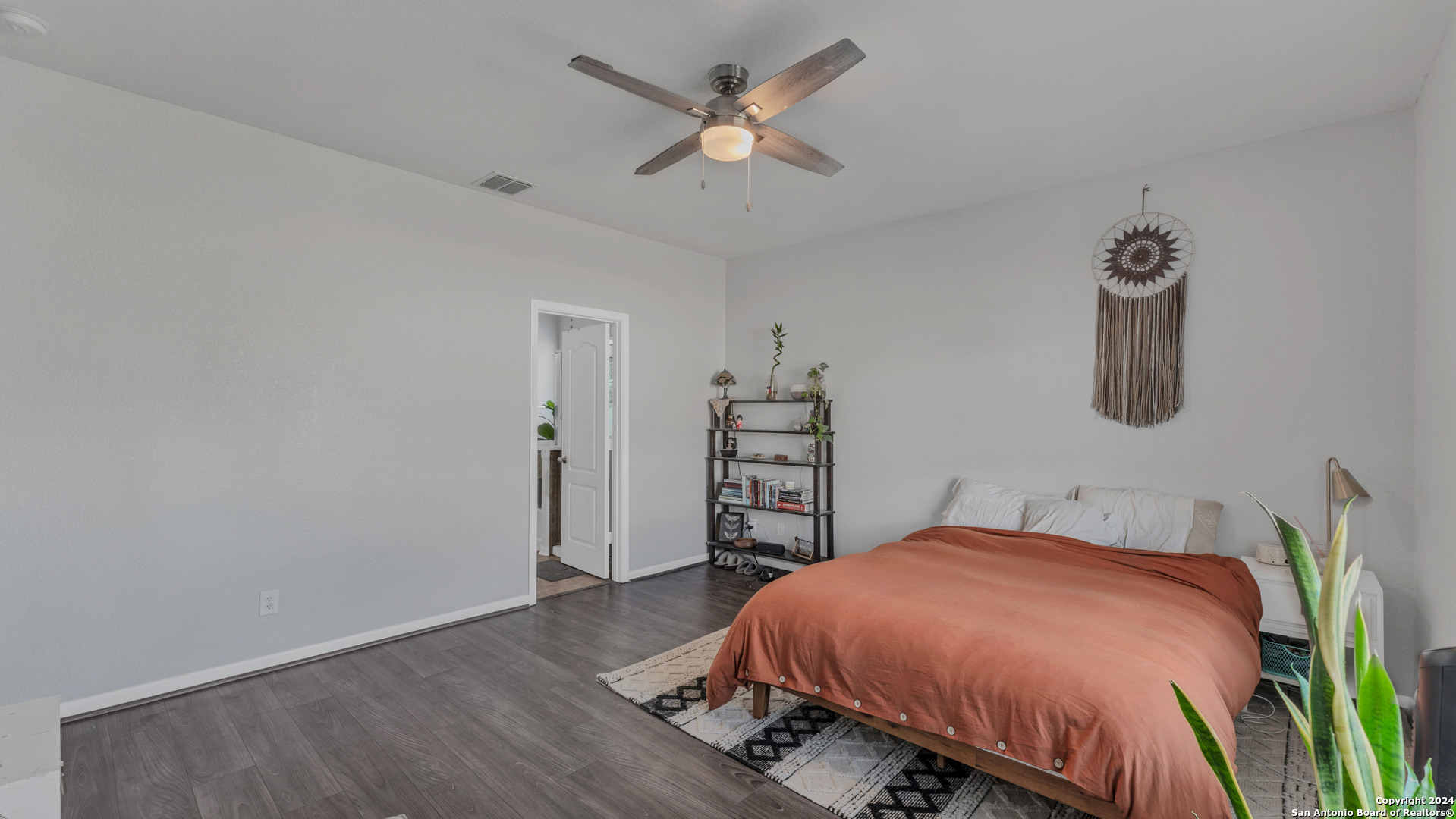 1944 Eastern Finch New Braunfels TX 78130