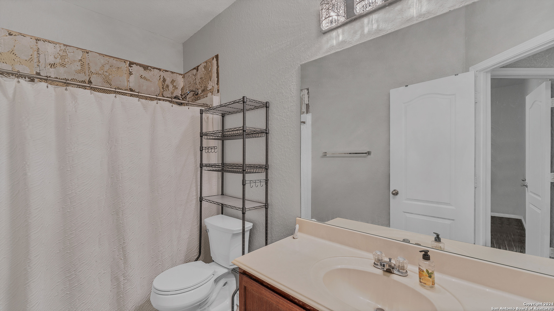 1944 Eastern Finch New Braunfels TX 78130