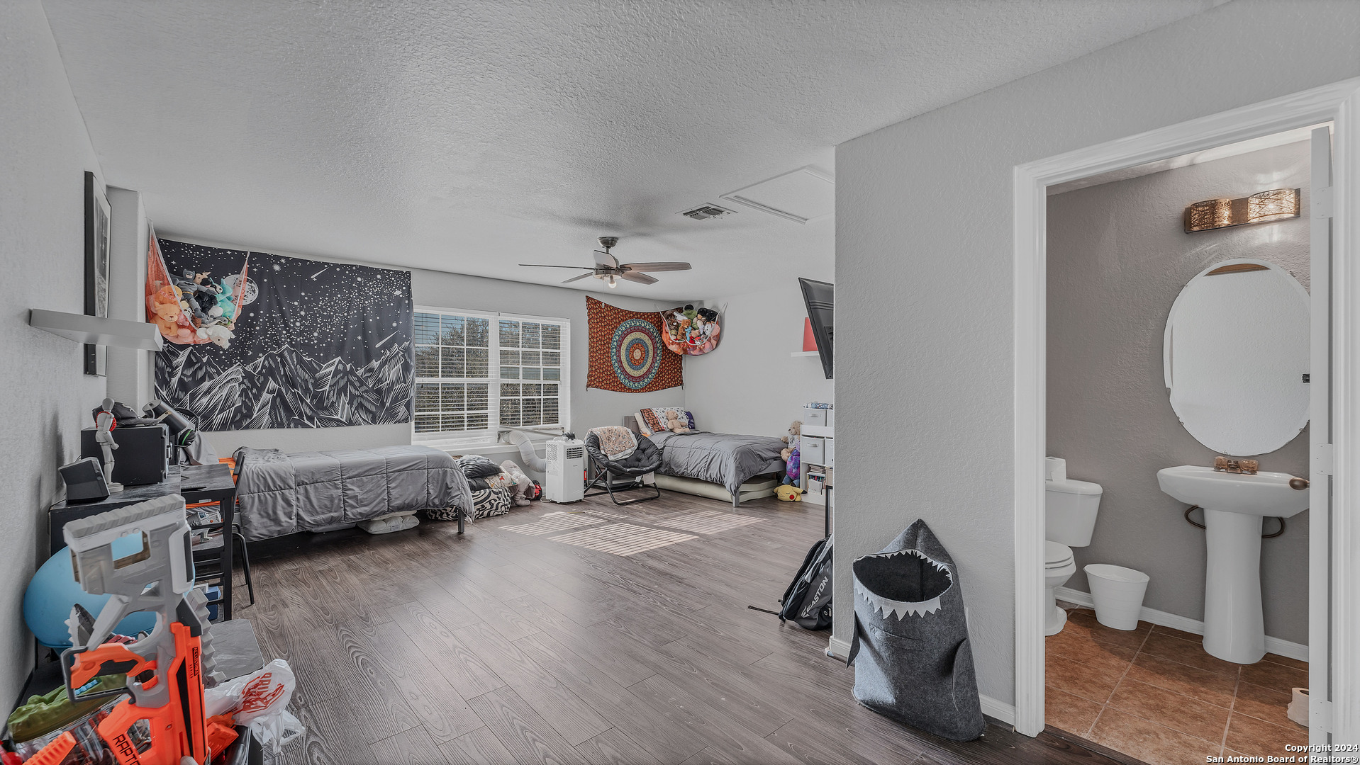 1944 Eastern Finch New Braunfels TX 78130