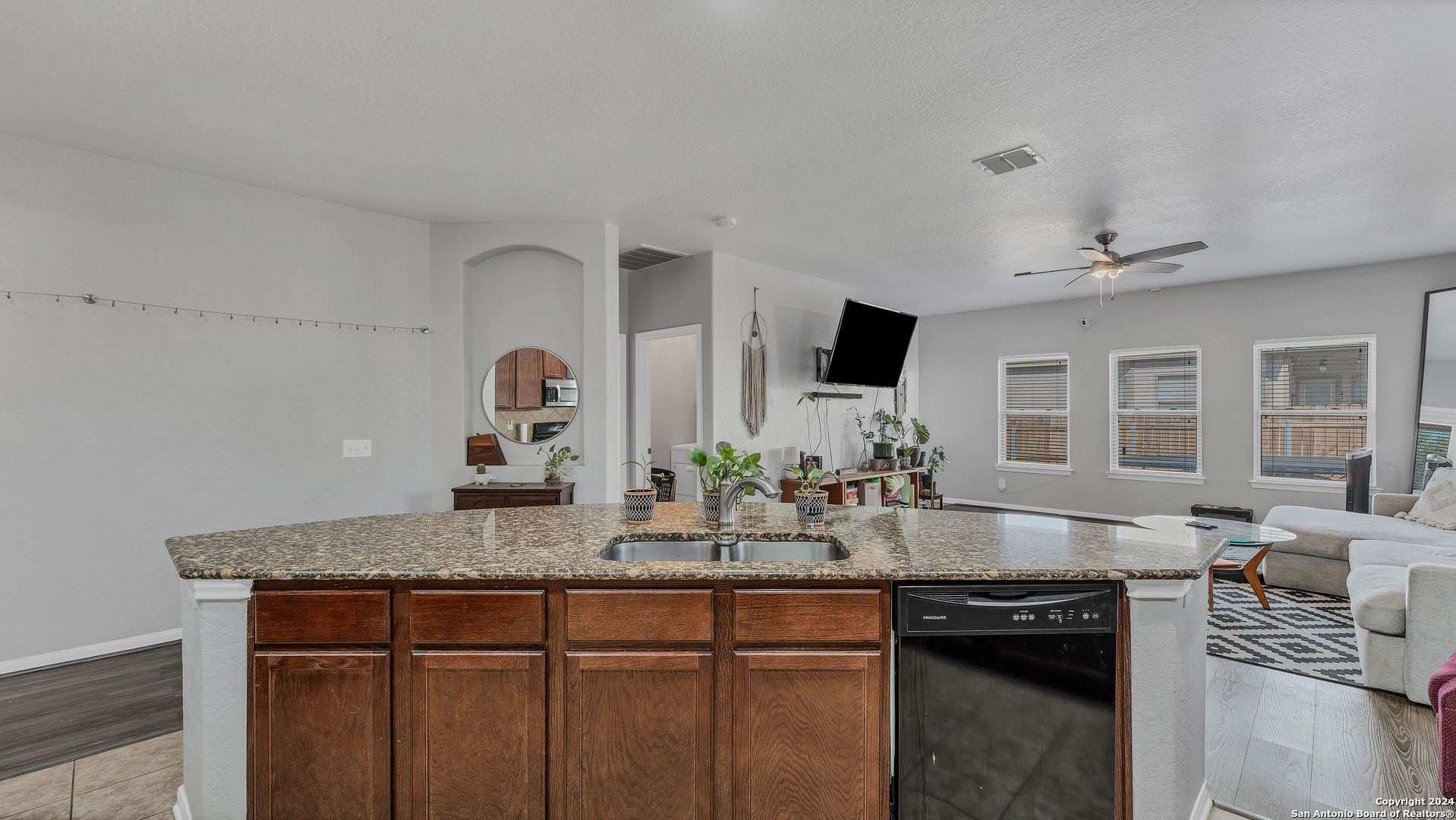 1944 Eastern Finch New Braunfels TX 78130