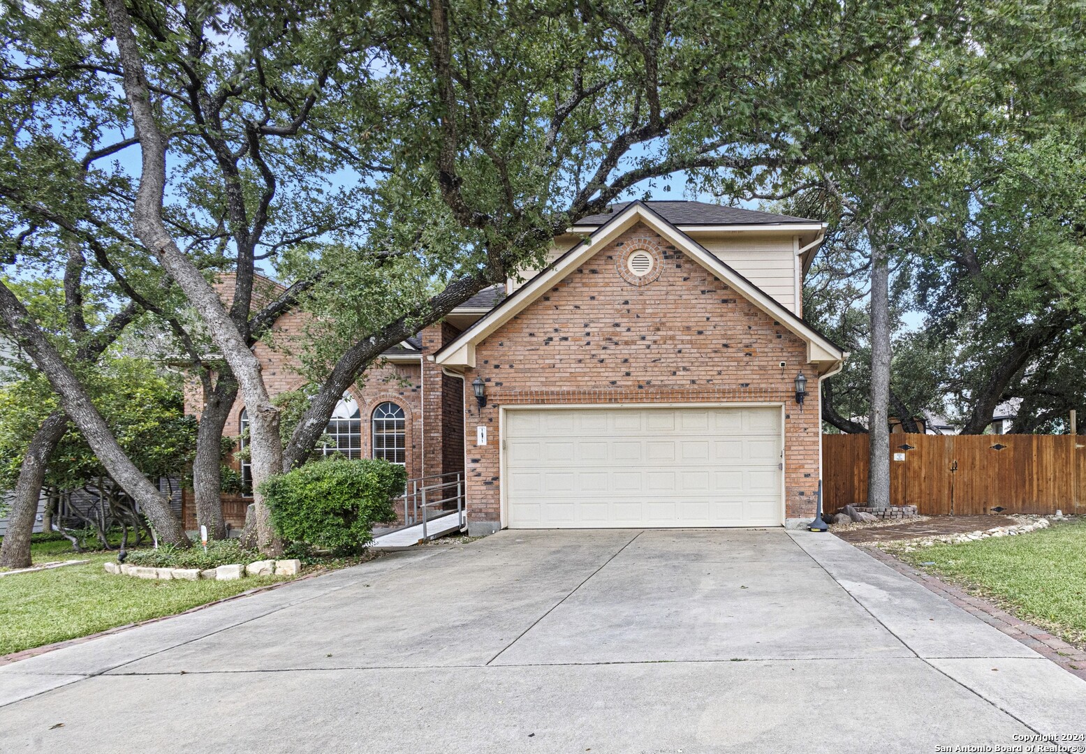 1811 Saxonhill Drive San Antonio TX 78253
