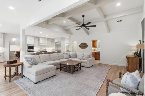 7380 Rolling Acres Trail Fair Oaks Ranch TX 78015