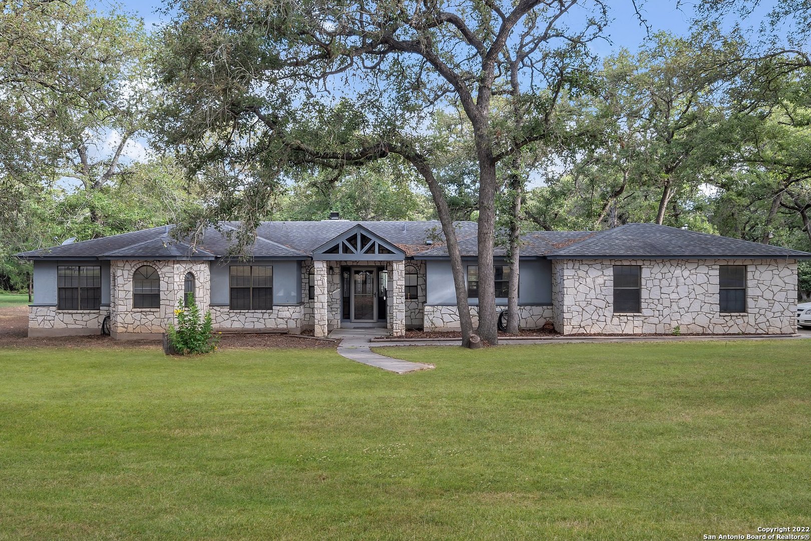 300 Twin Oaks Drive La Vernia TX 78121