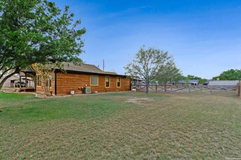 201 Brinkoeter Street Poth TX 78147