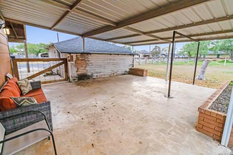 201 Brinkoeter Street Poth TX 78147
