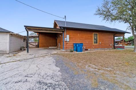 201 Brinkoeter Street Poth TX 78147