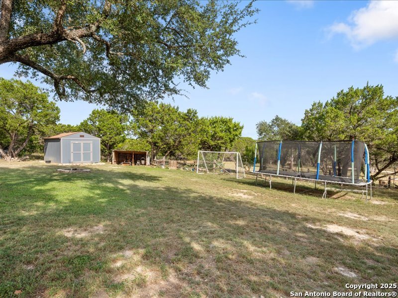 1999 Oil Well Pipe Creek TX 78063