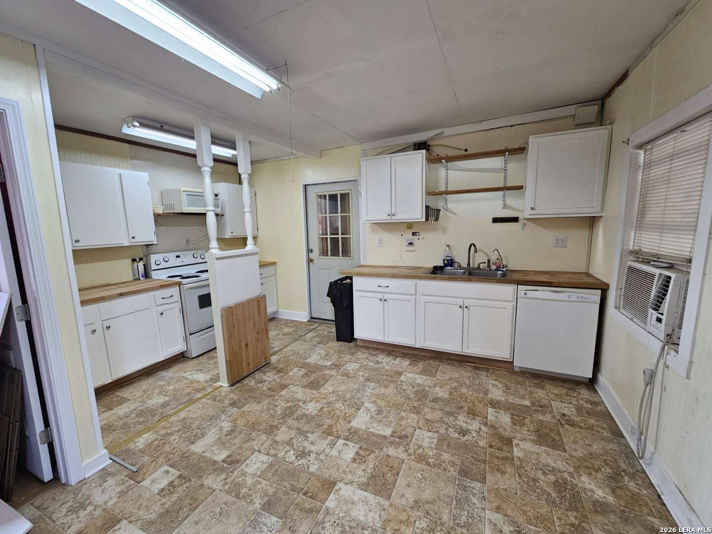 255 County Road 668 Devine TX 78016