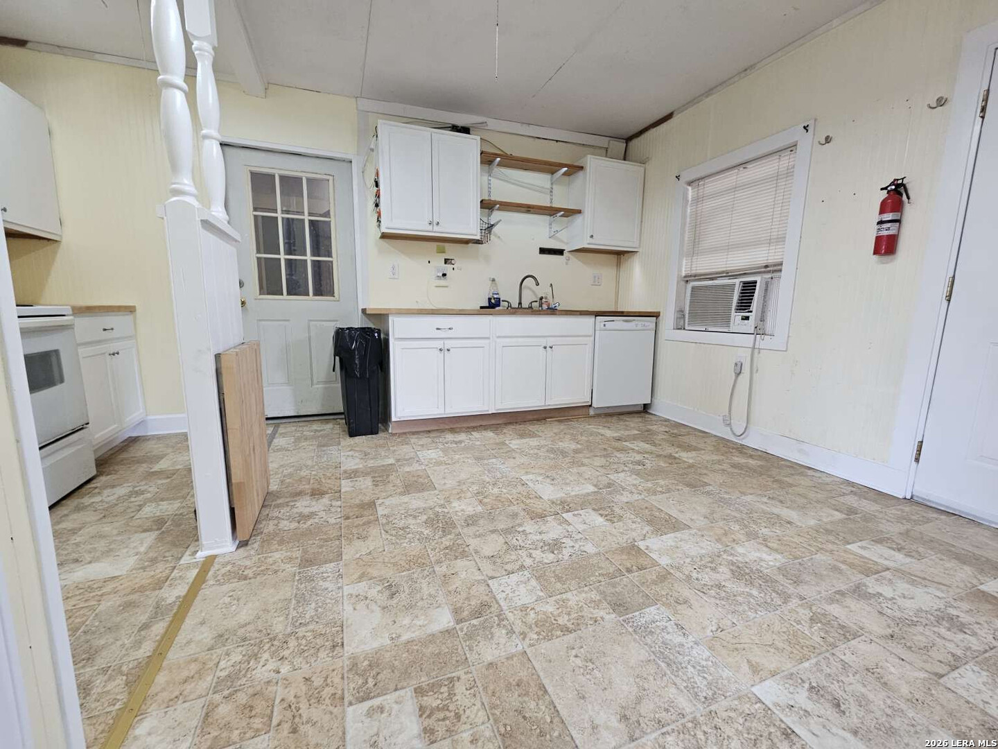 255 County Road 668 Devine TX 78016