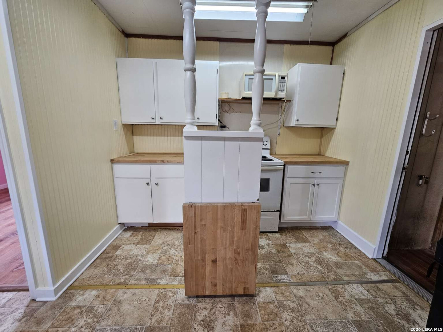 255 County Road 668 Devine TX 78016