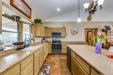 2217 County Road 412 Stockdale TX 78160