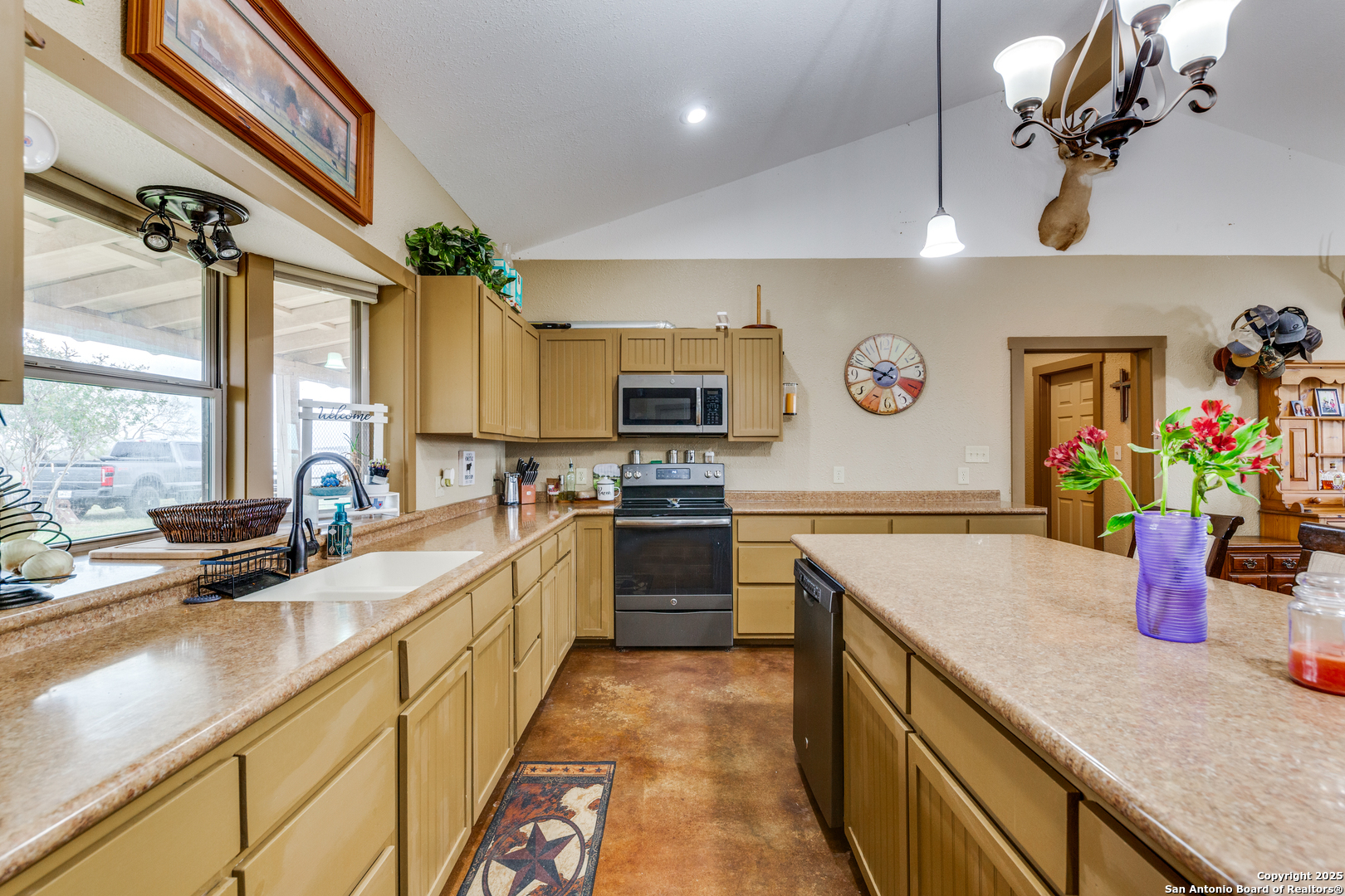 2217 County Road 412 Stockdale TX 78160