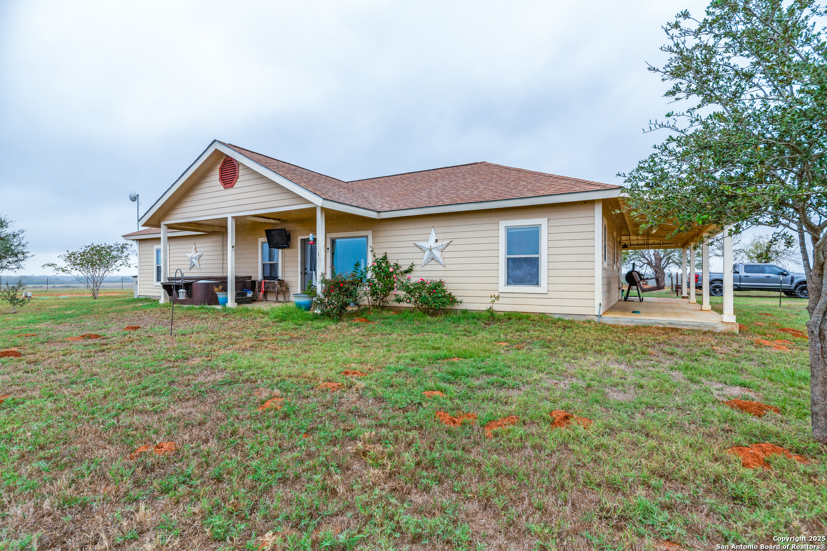 2217 County Road 412 Stockdale TX 78160