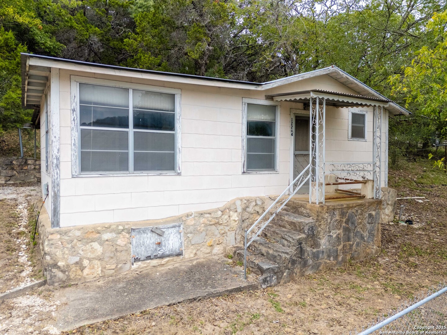 12242 & 12244 Park Road 37 Lakehills TX 78063