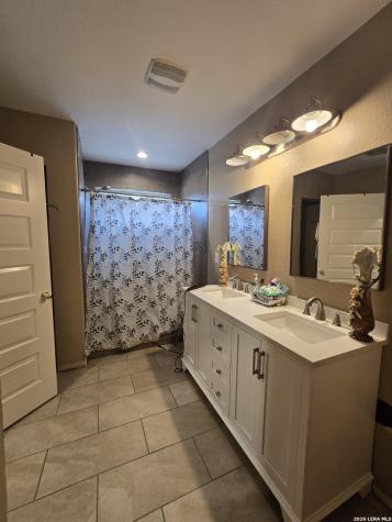 420 Highlands Poteet TX 78065