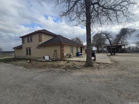 420 Highlands Poteet TX 78065