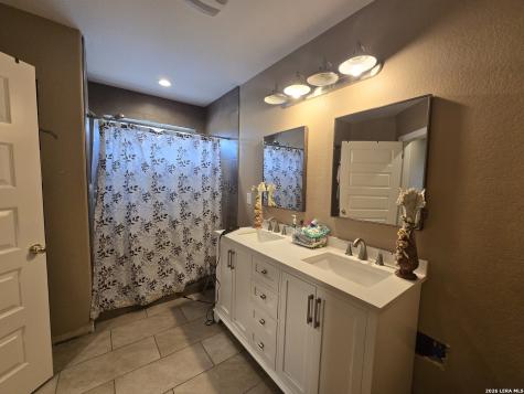 420 Highlands Poteet TX 78065