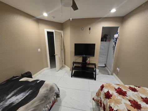 420 Highlands Poteet TX 78065