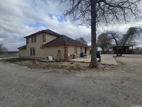 420 Highlands Poteet TX 78065