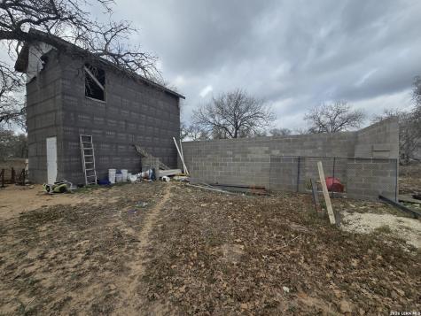 420 Highlands Poteet TX 78065