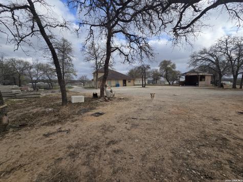 420 Highlands Poteet TX 78065