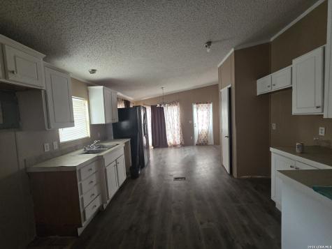 420 Highlands Poteet TX 78065