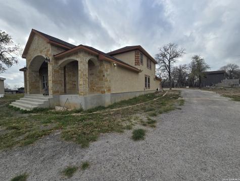 420 Highlands Poteet TX 78065