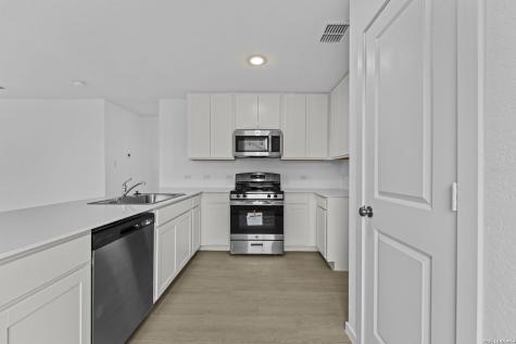 2068 Powell Place Converse TX 78109