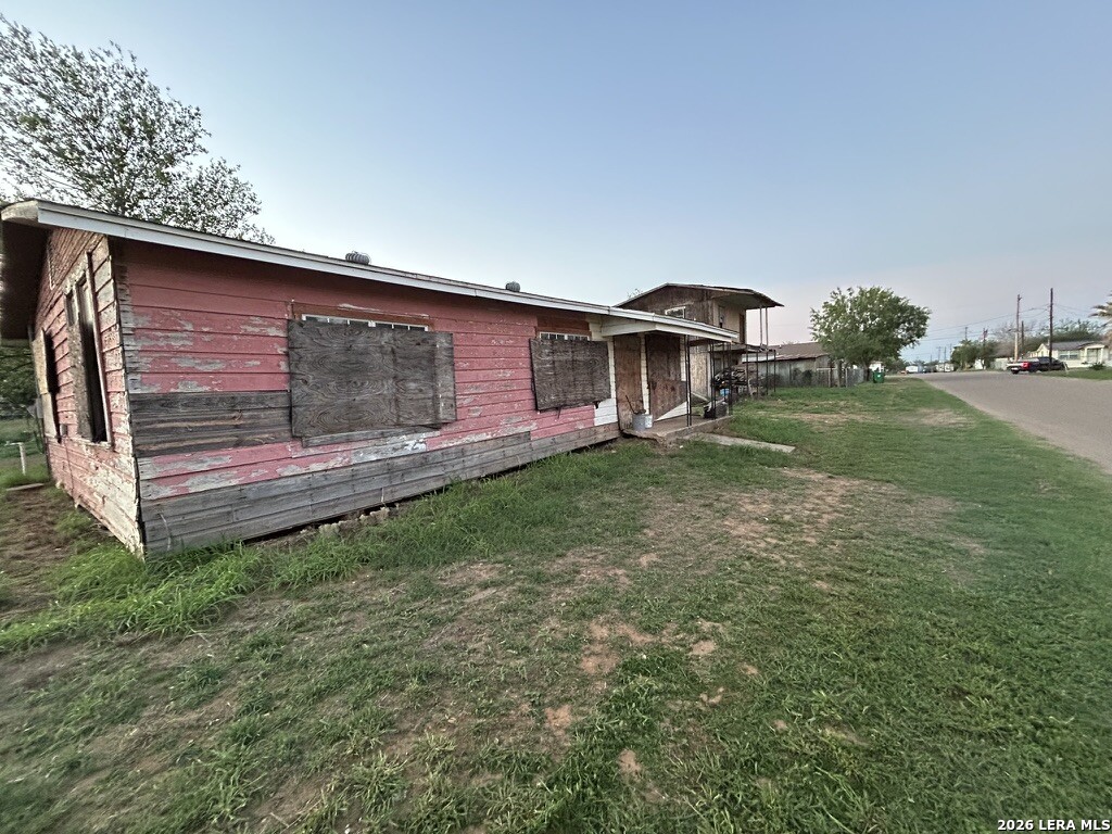 111 SW Lane Street Cotulla TX 78014