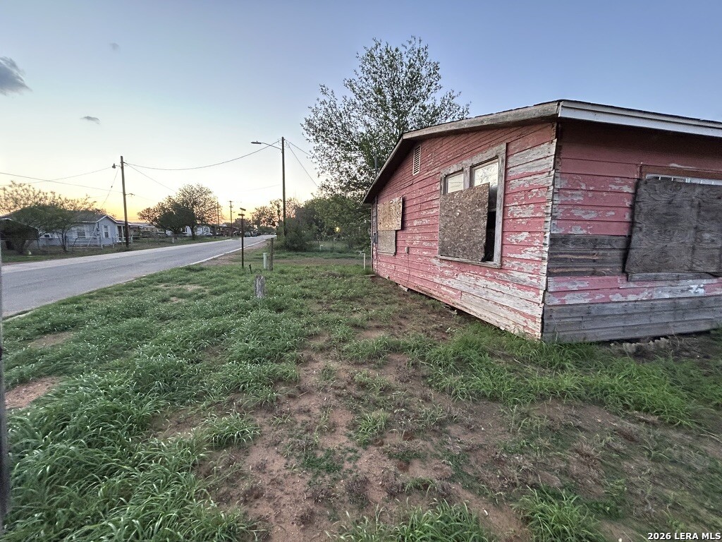 111 SW Lane Street Cotulla TX 78014
