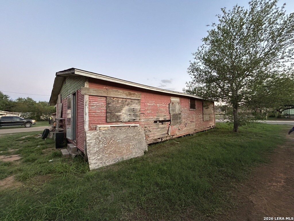 111 SW Lane Street Cotulla TX 78014