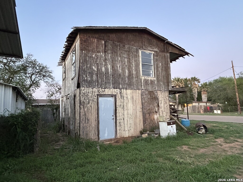 111 SW Lane Street Cotulla TX 78014