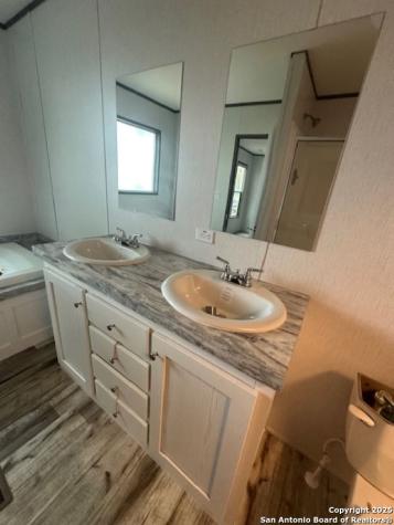 13 Green Meadows Knippa TX 78801