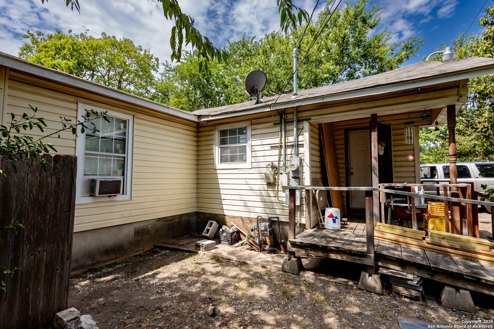 2040 W Laurel San Antonio TX 78201