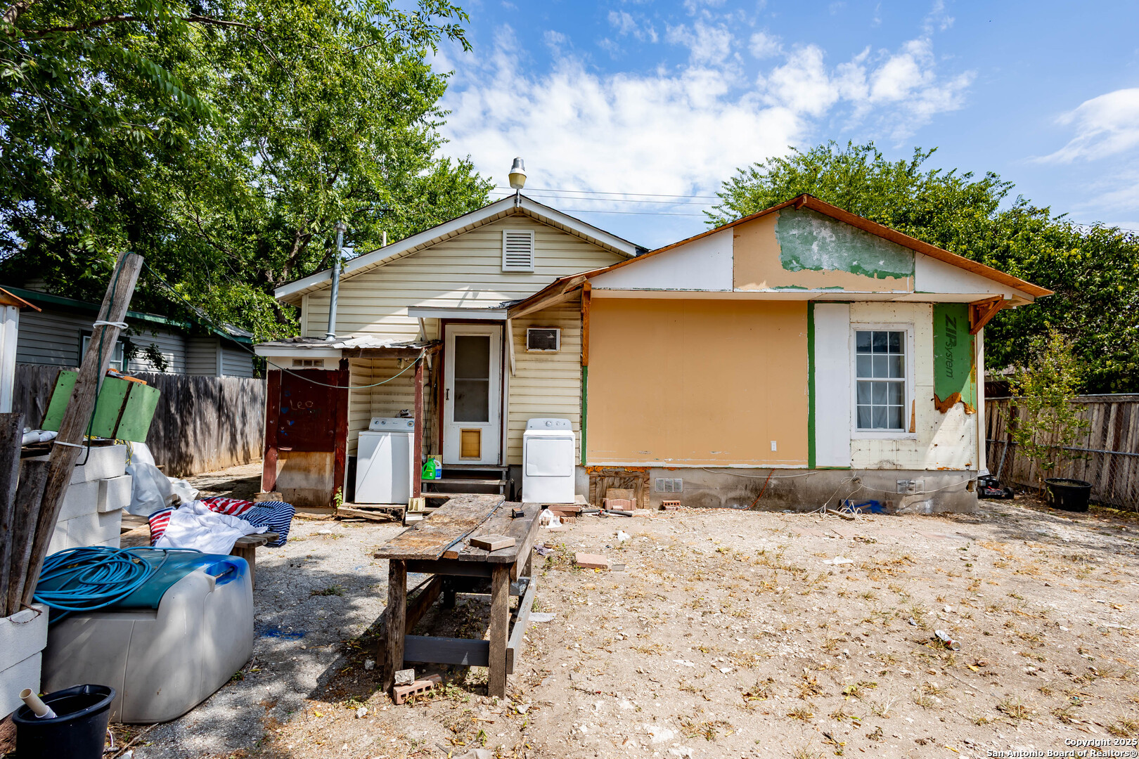 2040 W Laurel San Antonio TX 78201