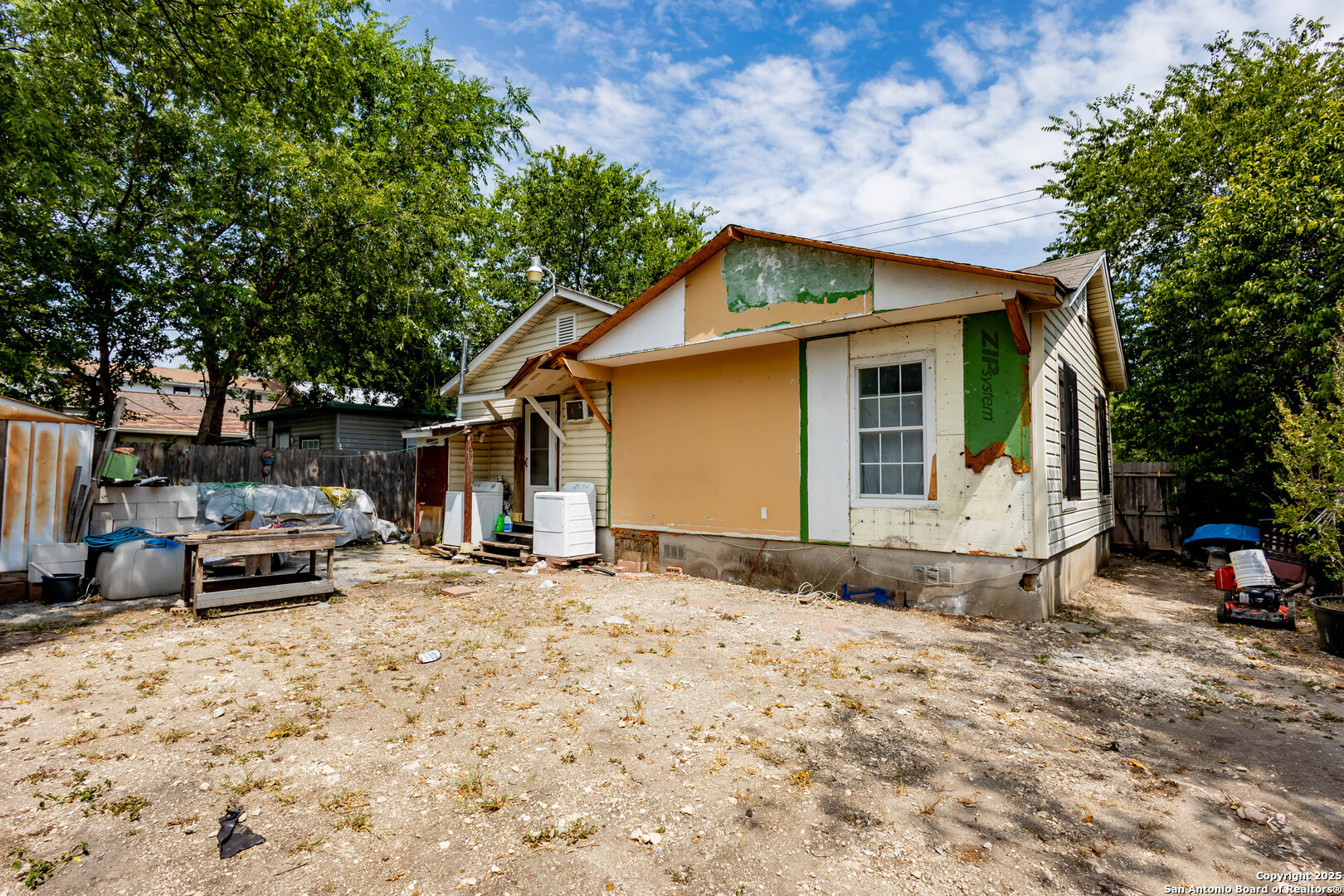 2040 W Laurel San Antonio TX 78201