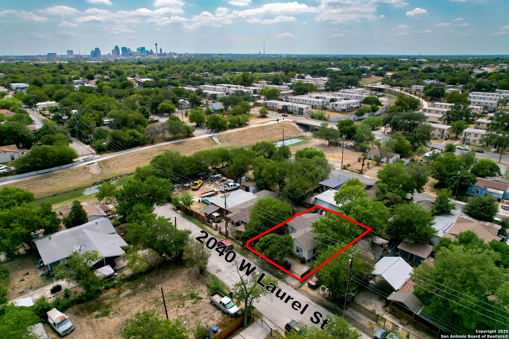 2040 W Laurel San Antonio TX 78201