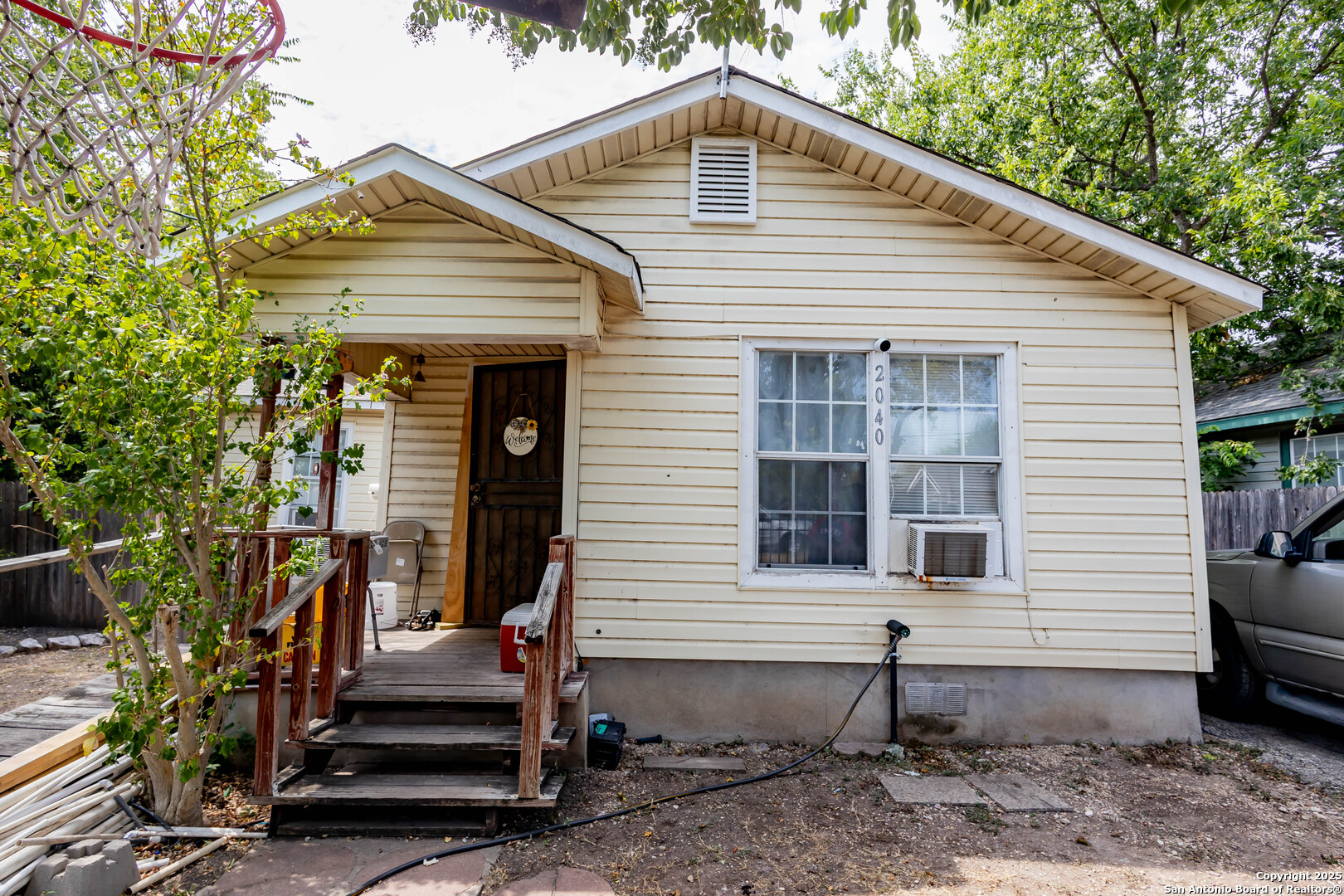 2040 W Laurel San Antonio TX 78201