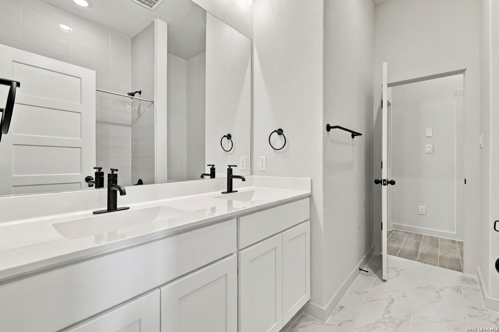 123 Carlton Cove Mico TX 78056