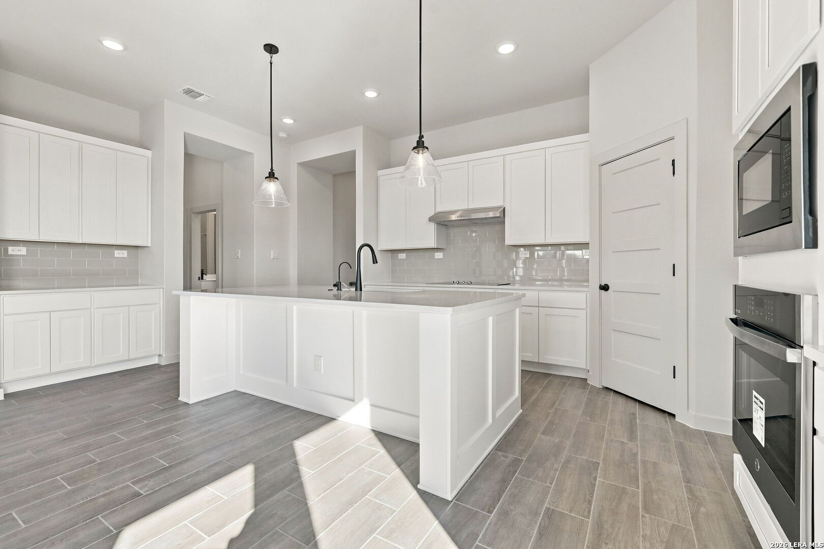 123 Carlton Cove Mico TX 78056