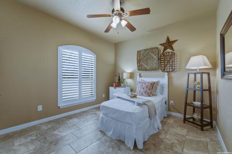 203 Unit B Champions Blvd (Two Homes) La Vernia TX 78121