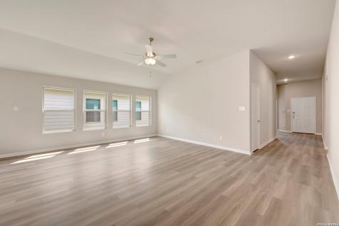 1112 Limestone Ridge Seguin TX 78155