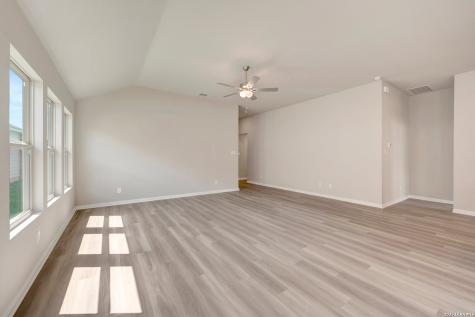 1112 Limestone Ridge Seguin TX 78155